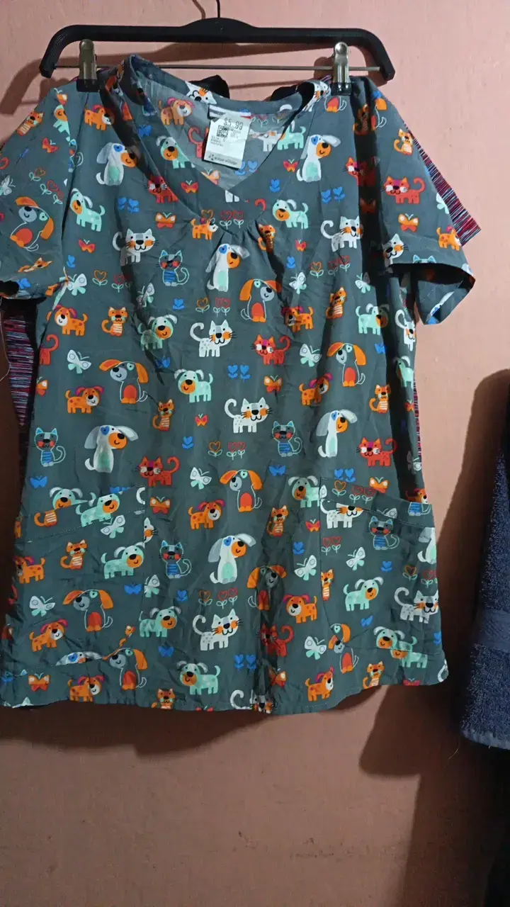 Blusa médica azul para mujer con bolsillos - 4