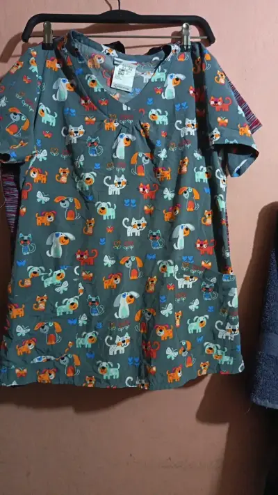 Blusa médica azul para mujer con bolsillos - miniatura 4