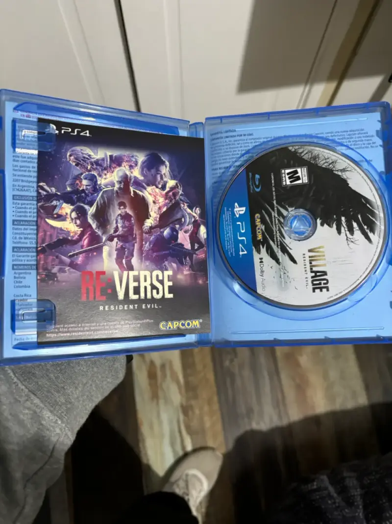 Juego PS4 Resident Evil Village - 1