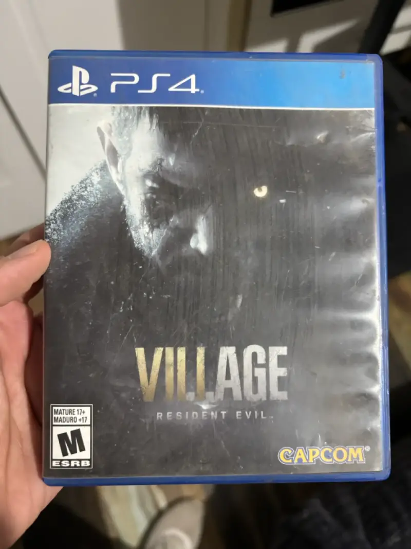 Juego PS4 Resident Evil Village - 2