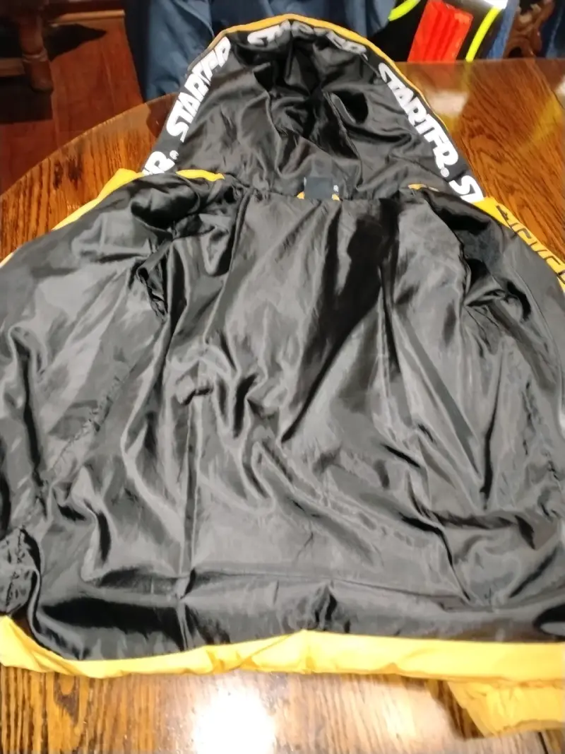 Chaqueta acolchada amarilla con capucha - 3