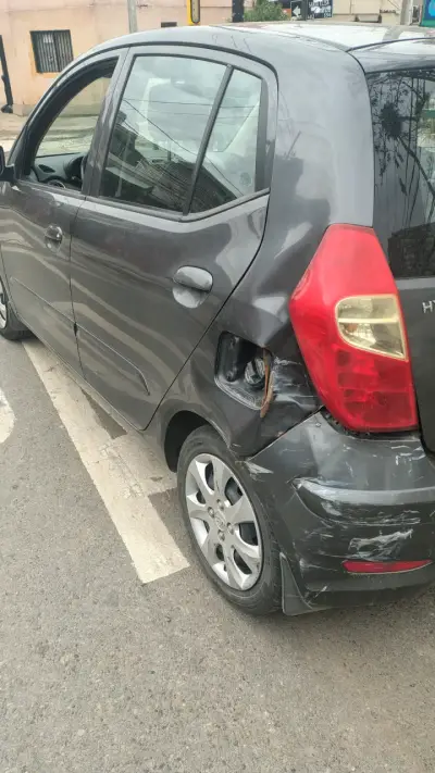 Hyundai i10 2012 en buen estado - miniatura 5