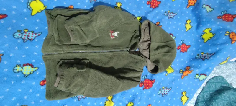 Chaqueta de niño azul con capucha y estampado espacial - 4
