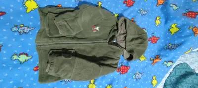 Chaqueta de niño azul con capucha y estampado espacial - miniatura 4