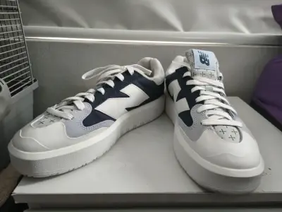 Zapatillas deportivas New Balance blancas y azules - miniatura 1