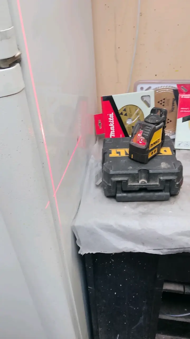 Nivel láser autonivelante DeWalt con estuche