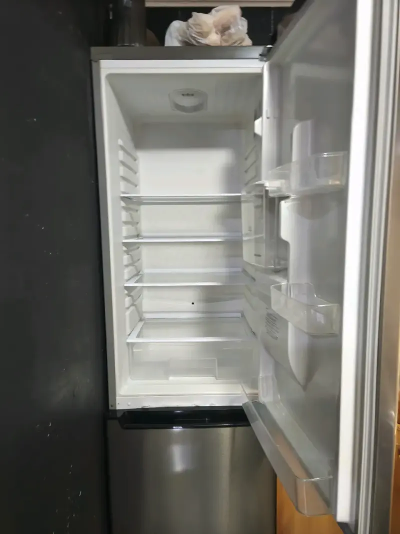 Refrigerador Libero frío directo con dispensador de agua - 2