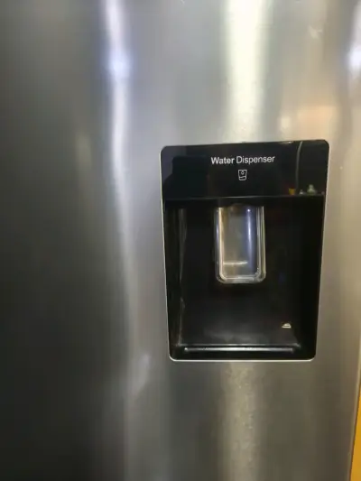 Refrigerador Libero frío directo con dispensador de agua - miniatura 4