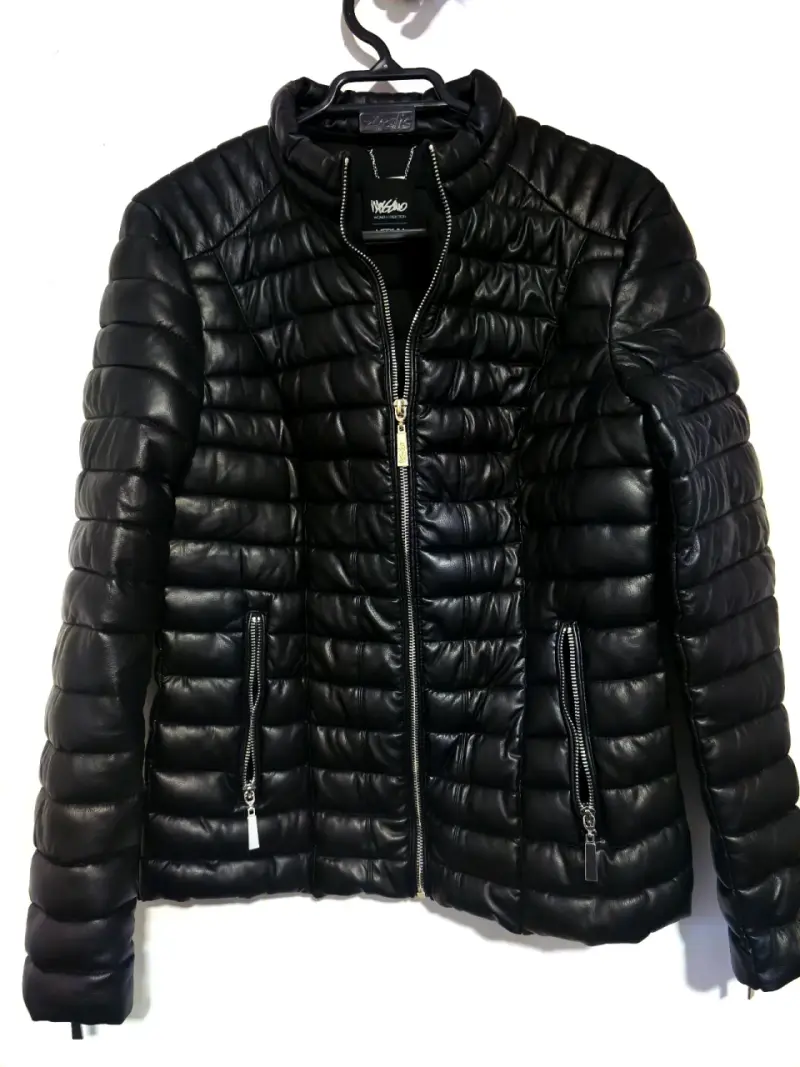 Chaqueta acolchada negra de cuero para mujer - 1