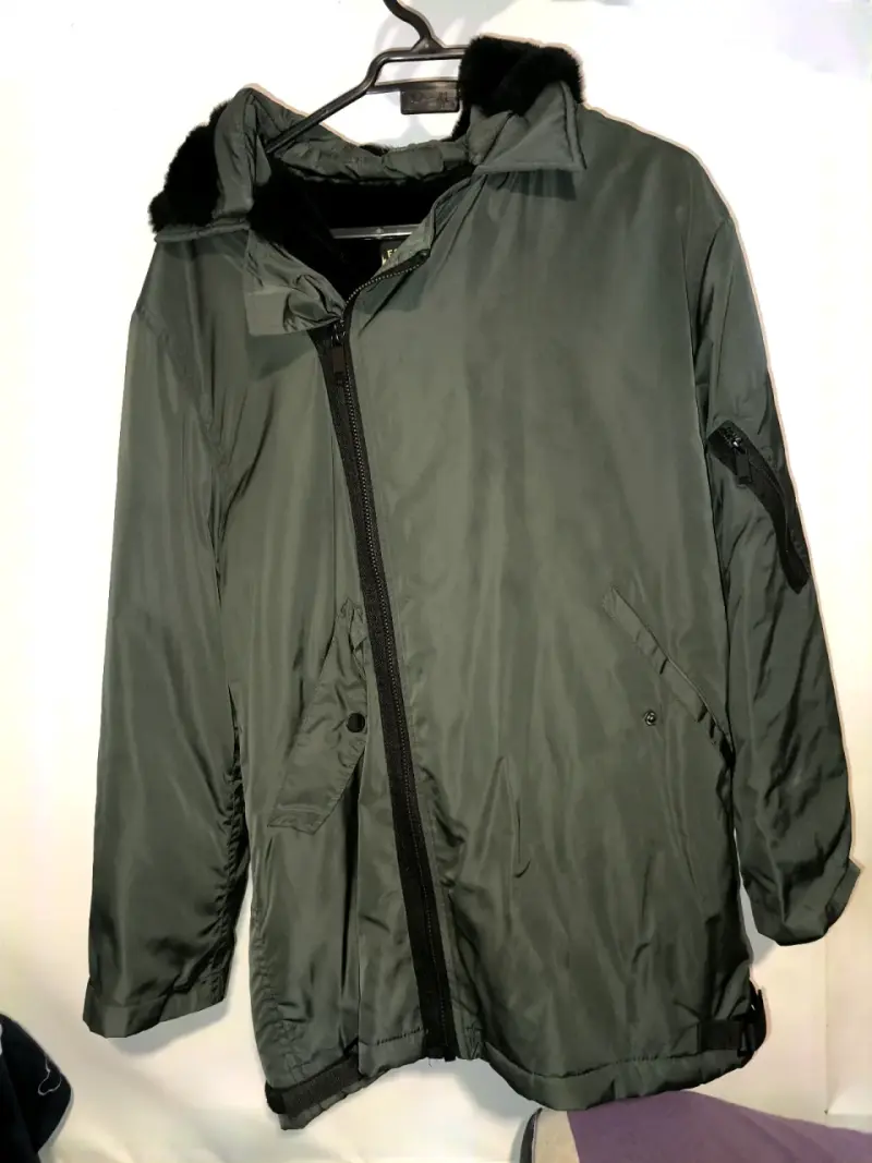 Parka verde con forro de piel sintética - 1