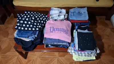 Lote de ropa variada para mujer y hombre - miniatura 1