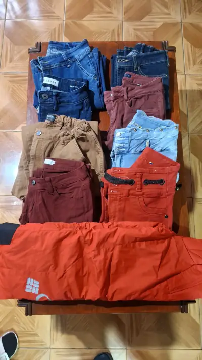 Lote de ropa variada para mujer y hombre - miniatura 3