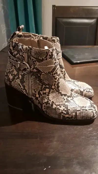 Botines de cuero sintético con estampado de serpie - miniatura 3