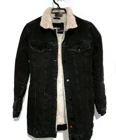Chaqueta de mezclilla negra con forro de sherpa - miniatura 1