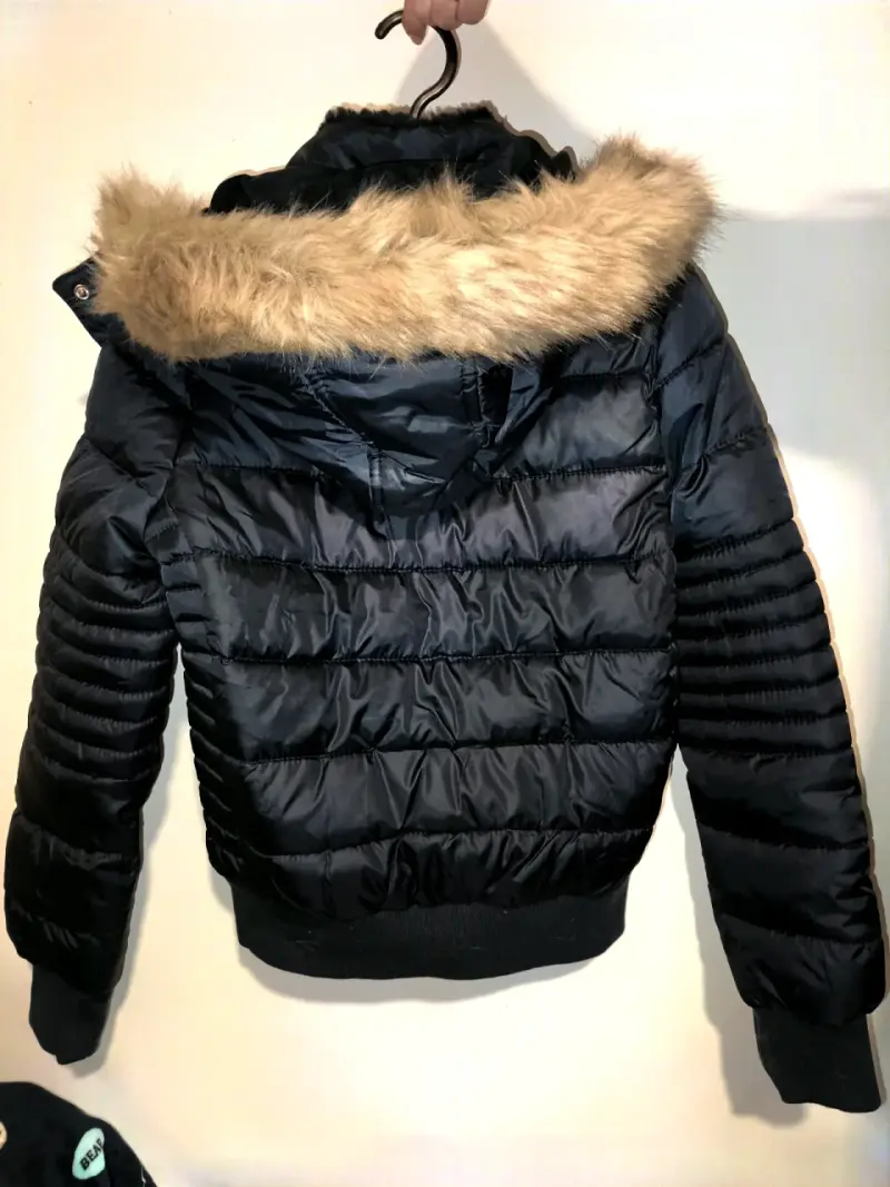Chaqueta acolchada azul con capucha desmontable - 2