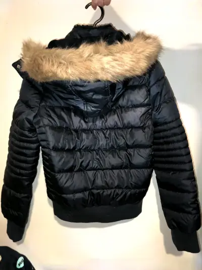 Chaqueta acolchada azul con capucha desmontable - miniatura 2