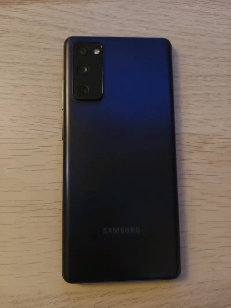 Smartphone Samsung Galaxy S20 FE en buen estado