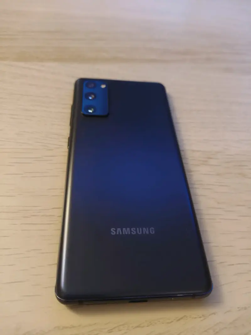 Smartphone Samsung Galaxy S20 FE en buen estado - 2