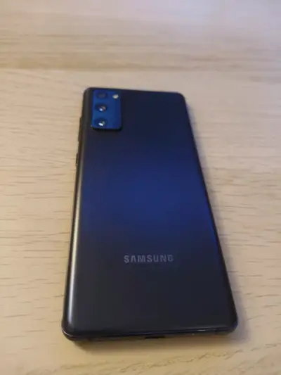 Smartphone Samsung Galaxy S20 FE en buen estado - miniatura 2