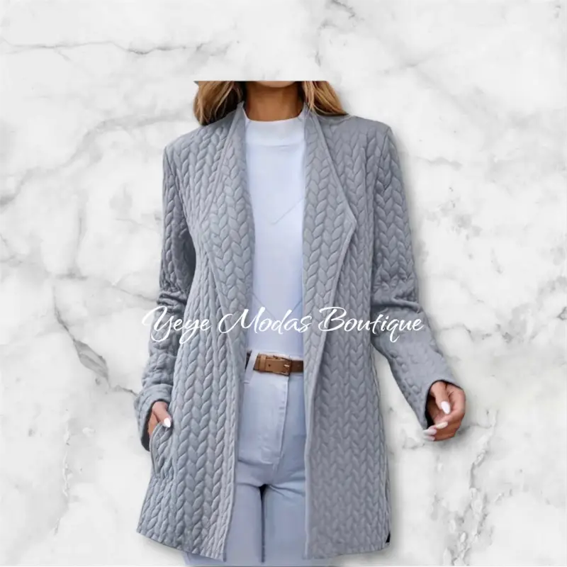 Abrigo de mujer gris acolchado elegante
