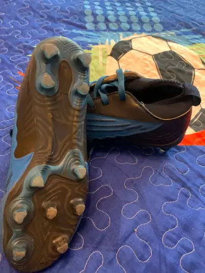 Botines de fútbol azules para césped Talla 33 - miniatura 2