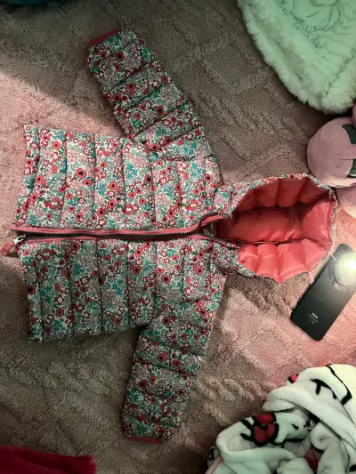 Chaqueta de bebé acolchada con capucha - miniatura 2