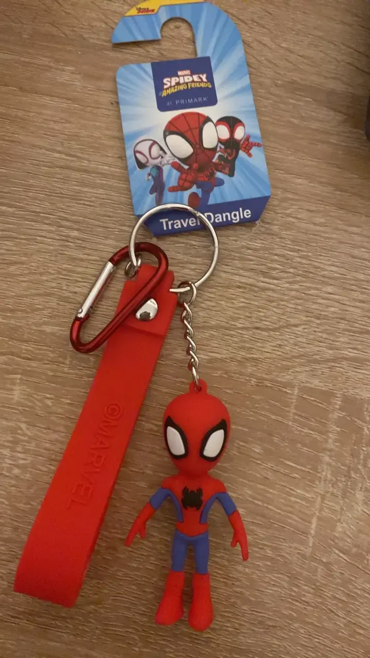 Llavero Spiderman Marvel con colgante rojo - 1
