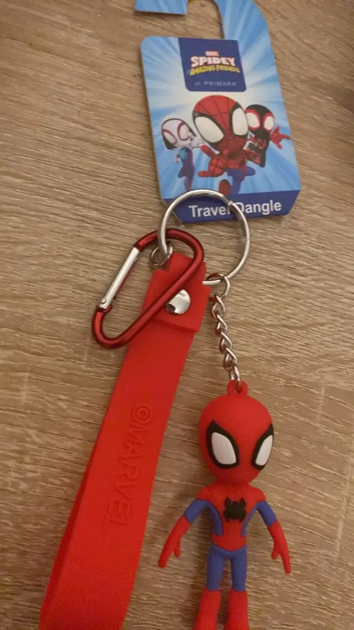 Llavero Spiderman Marvel con colgante rojo - 2