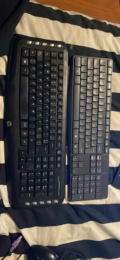 Teclado HP negro con teclas multimedia - miniatura 1