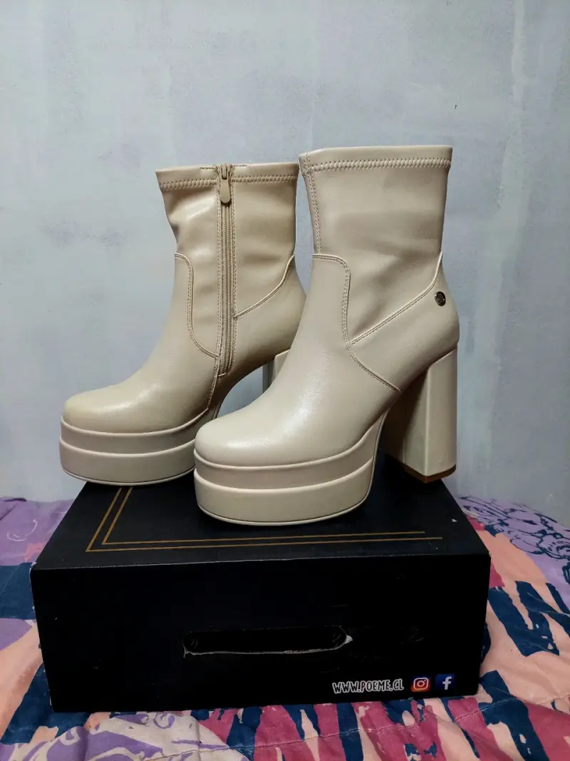 Botines de plataforma beige con cierre lateral - 1