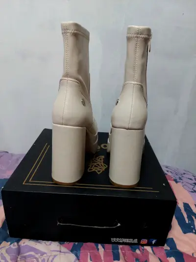 Botines de plataforma beige con cierre lateral - miniatura 3