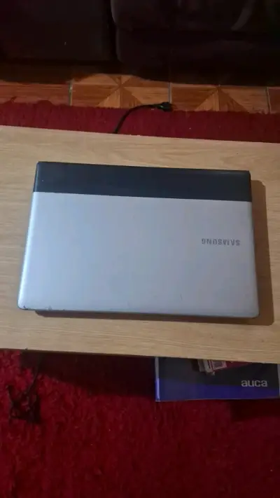 Notebook Samsung con pantalla LED y teclado completo - miniatura 2