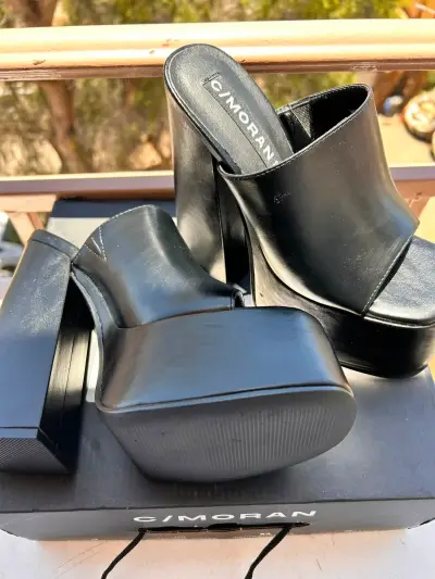 Sandalias de tacón alto negras elegantes - miniatura 3
