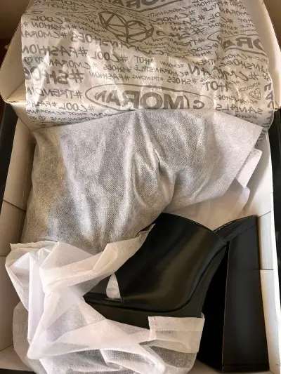 Sandalias de tacón alto negras elegantes - miniatura 4