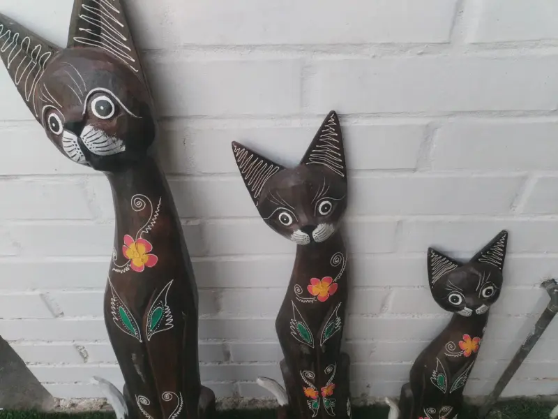 Set de 3 esculturas de gatos de madera decorativos - 3