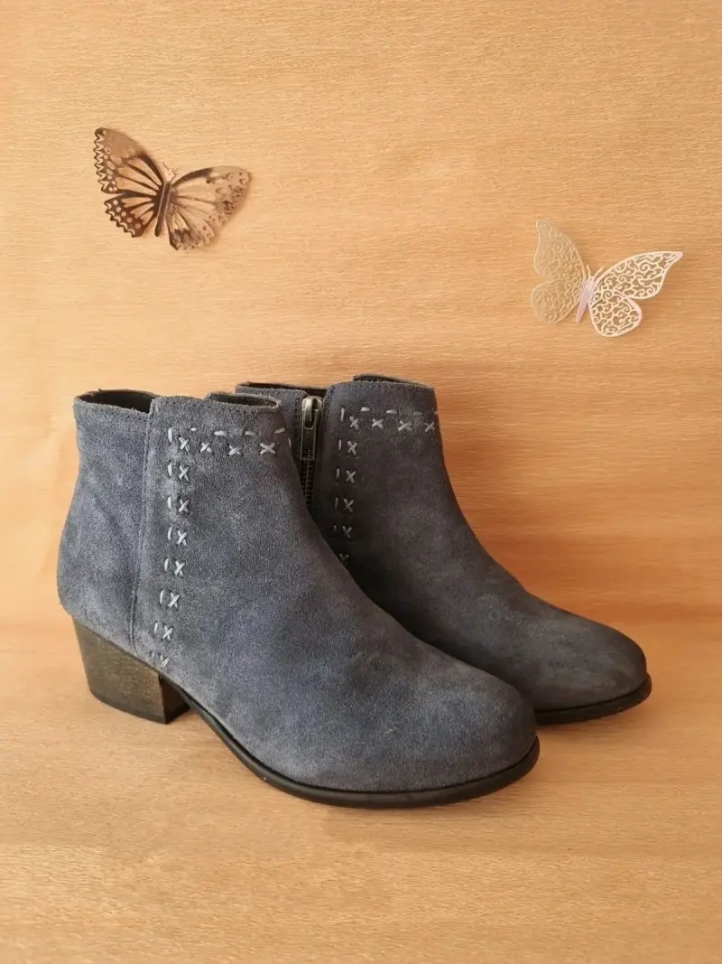 Botines de gamuza azul con tacón bajo - 1
