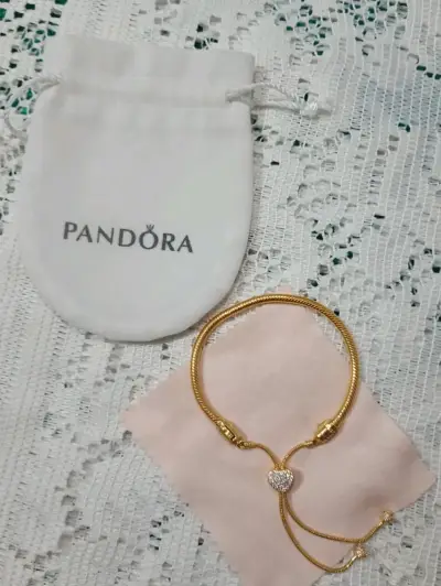 Pulsera Pandora original con dije de corazón - miniatura 1