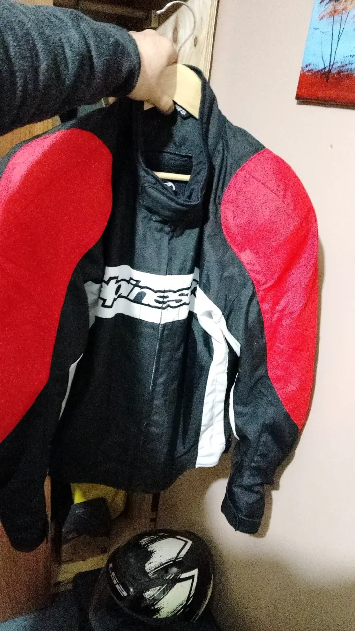 Chaqueta de motocicleta Alpinestars negra y roja
