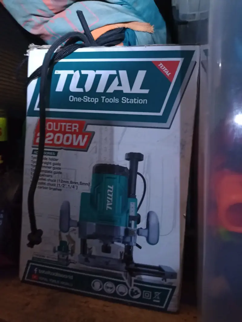 Router eléctrico Total 2200W para carpintería