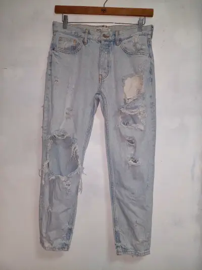 Jeans rasgados de mezclilla azul claro Zara - miniatura 1