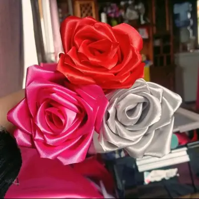 Rosas decorativas de tela en colores vibrantes - miniatura 1