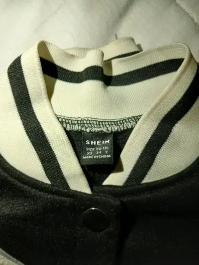 Chaqueta estilo universitaria - miniatura 3