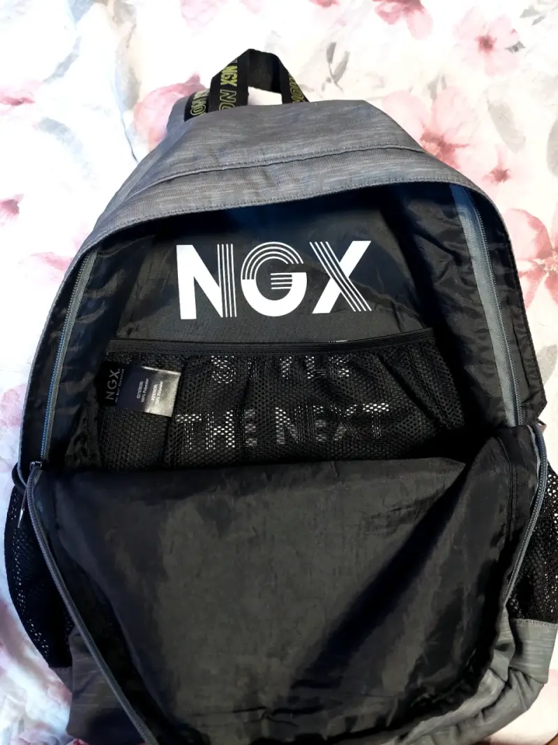 Mochila NGX gris con diseño moderno - 3