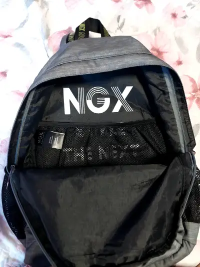Mochila NGX gris con diseño moderno - miniatura 3