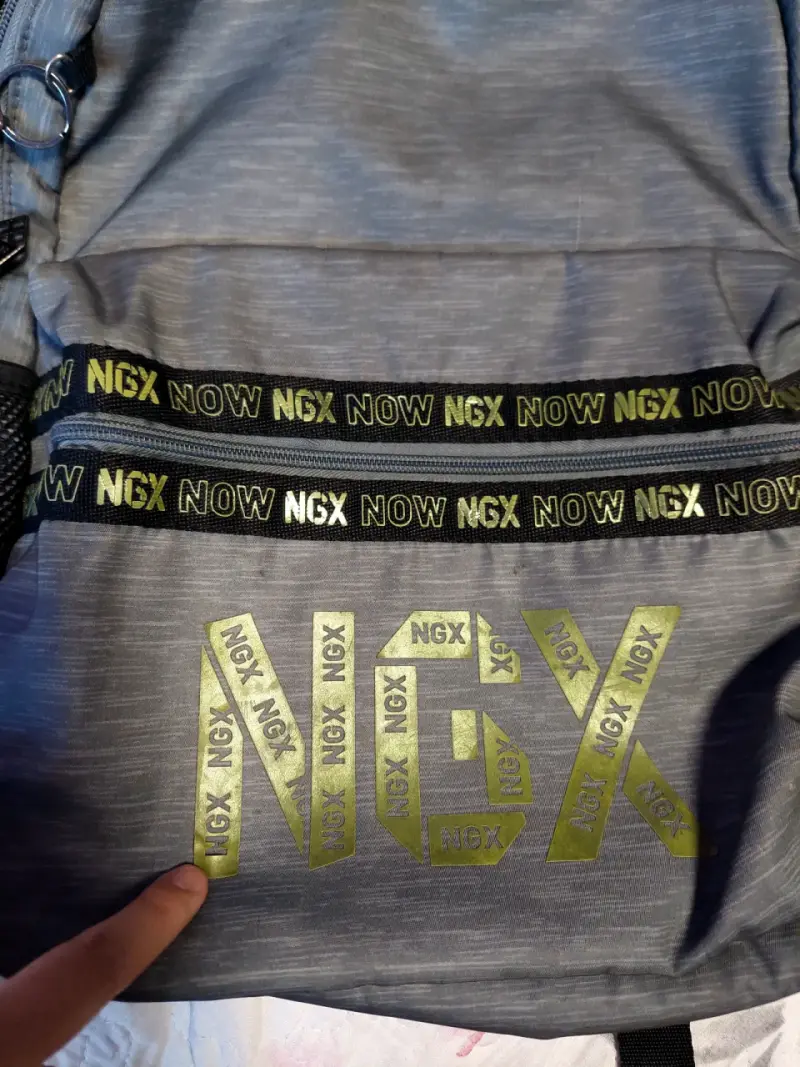 Mochila NGX gris con diseño moderno - 5