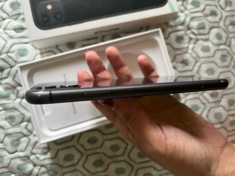 iPhone 11 en buen estado con caja original - 4