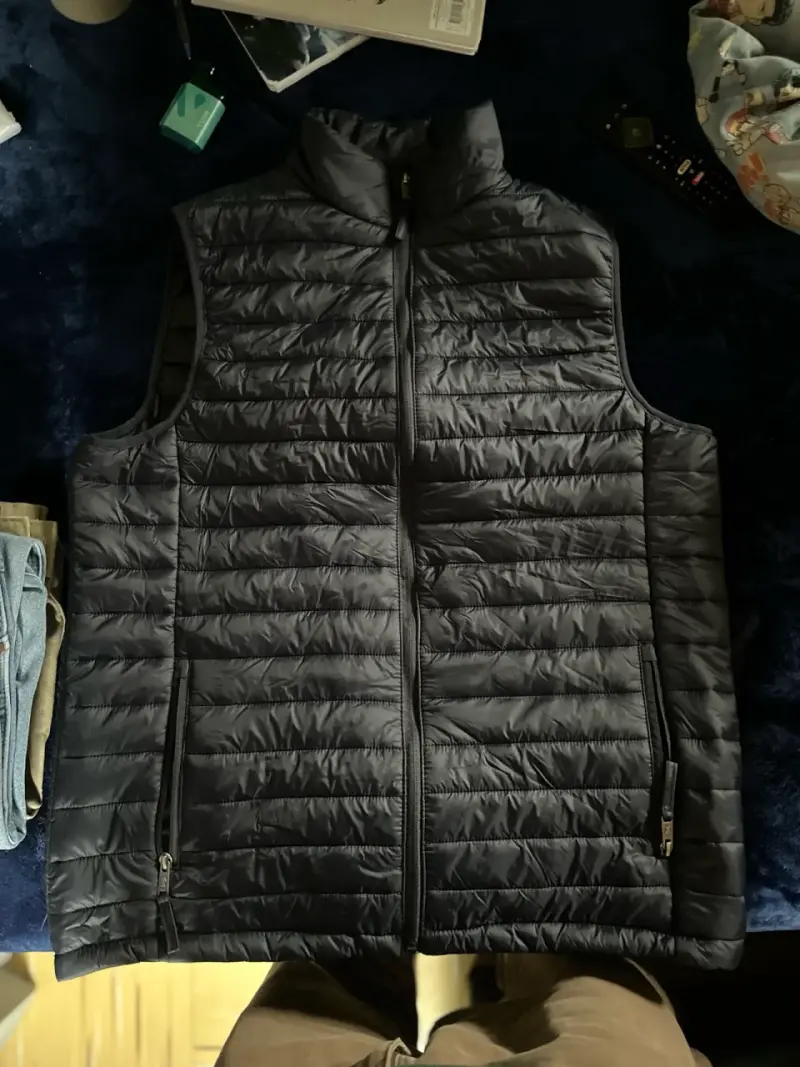 Chaleco acolchado negro sin mangas para hombre