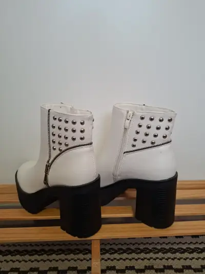 Botines blancos con plataforma Nuevos talla 40 - miniatura 2