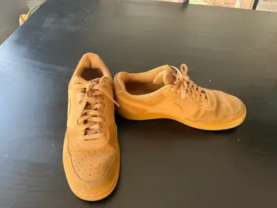 Zapatillas deportivas Nike cafe claro - miniatura 1