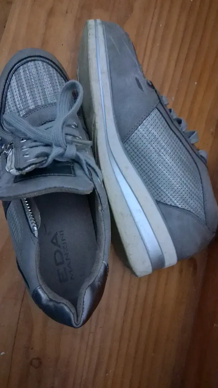 Zapatillas deportivas grises con cierre lateral - 2